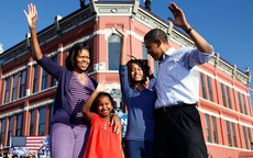 Con gái út của ông Barack Obama: Hành trình lột xác đáng kinh ngạc từ vịt hóa thiên nga và những bí mật giờ mới được hé lộ