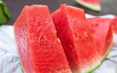 Suy hô hấp vì ăn dưa hấu sai cách, chuyên gia chỉ rõ những người không nên ăn