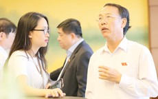 Nhà báo nữ và những gian nan đo bằng nước mắt