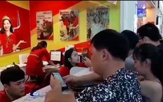 Vietjet Air tiếp tục delay nhiều tiếng đồng hồ khiến hành khách bức xúc