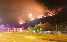 Hơn 8 tiếng khống chế cháy lớn ở Hà Tĩnh bất thành