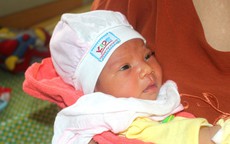 Hải Dương: Phát hiện bé gái sơ sinh bị bỏ rơi trong đêm trước cổng chùa Tranh