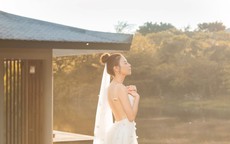 Sốt xình xịch ảnh cưới của Cường Đô La và Đàm Thu Trang: Khoá môi cực ngọt, 'nắm tay đi khắp thế gian' bằng siêu xe