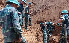 Bắc Kạn: Làm đường, nhóm công nhân phát hiện bom “khủng” nặng 400kg