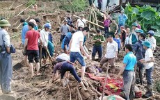 Mưa lớn gây sạt lở ở Hà Giang khiến 4 người thương vong, 5 con trâu bị sét đánh chết