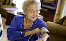 Bệnh cao huyết áp ở người già: Cách đo ở nhà thế nào cho đúng?