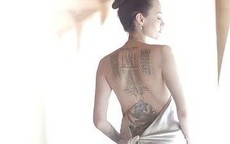 Angelina Jolie bán nude, lộ hình xăm kín lưng