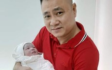 Vợ Tự Long xót con gái đầu ngủ phòng khách khi mẹ vừa sinh