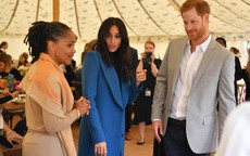 Vợ chồng Hoàng tử Harry và Meghan Markle dính nghi án rạn nứt tình cảm bởi một loạt dấu hiệu bất thường, mỗi người một nơi