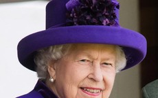 Nữ hoàng Anh có bộ tem hơn trăm triệu USD