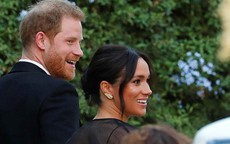 "Chịu chi", "chịu chơi" nhưng Công nương Meghan Markle vẫn bị chê vô duyên trong đám cưới bạn thân