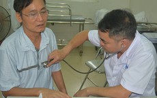 Gần 1.000 người dân gần Công ty Rạng Đông đi khám, 320 người được chỉ định chuyển lên bệnh viện xét nghiệm, điều trị