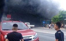 Cháy nhà 2 tầng ở Nghệ An, khói tràn đen kịt trên QL1A