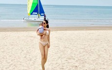 'Mẹ hai con' Thân Thúy Hà diện bikini ở tuổi 41 khiến Hà Tăng, Xuân Lan cũng phải ồ lên kinh ngạc