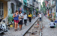 Người dân phố cà phê đường tàu Hà Nội sắp bị di dời