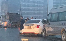 Tai nạn liên tiếp giữa 5 ôtô trên cầu Nhật Tân