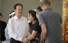 Nguyên Thủ tướng Nguyễn Tấn Dũng đến viếng nghệ sĩ Chánh Tín