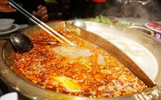 Ăn lẩu hôm trước, hôm sau nôn ra máu, người phụ nữ bị loét thực quản, viêm dạ dày vì thói quen ăn lẩu kiểu này