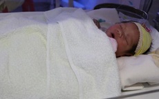 Em bé sinh non bị mẹ bỏ rơi ở Bệnh viện Sản nhi Yên Bái