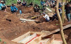Hiện trường tang thương ở xã Trà Vân, nơi sạt lở làm 8 người tử vong