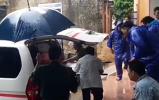 Quảng Bình: Người phụ nữ bị giật do cột điện đổ trong mưa lũ