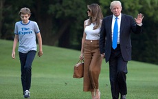 Hành động thường xuyên của Barron Trump khi đi cùng bố mẹ