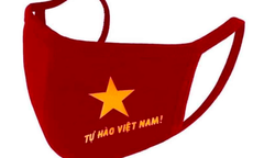 Niềm tự hào Việt Nam và chiếc khẩu trang in hình cờ đỏ sao vàng