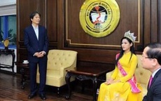 Trưởng BTC cuộc thi Hoa hậu Việt Nam 2020 phản hồi gì về bức ảnh Hiệu trưởng "chắp tay báo cáo hoa hậu"?