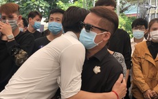 Trộm cắp trà trộn móc điện thoại ở đám tang nghệ sĩ Chí Tài