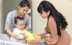 Hoa hậu doanh nhân Phạm Bích Thủy mang giáng sinh ấm đến cho 100 em bé viện E