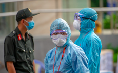 79 người ở Hà Nội cùng chuyến bay với cô gái mắc COVID-19 nhập cảnh trái phép, có F1 đau rát họng