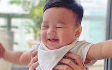 Con trai Hoa hậu Đặng Thu Thảo lại "đốn tim" fan với nụ cười đẹp như thiên thần