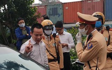 Hà Nội: Tài xế vi phạm nồng độ cồn mức “khủng” gây tai nạn giữa phố đông