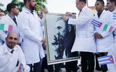 Lý do Cuba cử hơn 50 chuyên gia y tế đến Italy và một số nước hỗ trợ chống COVID-19