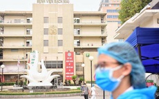 158 nhân viên y tế Bệnh viện Bạch Mai hết thời gian cách ly, được về nhà