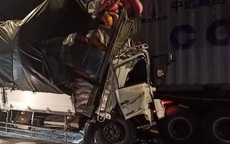 Tai nạn kinh hoàng: Tông vào đuôi container, 3 người chết thảm