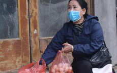 Hà Nội: Cung ứng thực phẩm tươi ngon, nguồn gốc rõ ràng, miễn phí cho gần 200 người dân cách ly ở phố Trúc Bạch