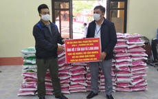Quảng Ninh: Gia đình người thợ cắt tóc tặng người dân khó khăn trong dịch COVID-19 3 tấn gạo