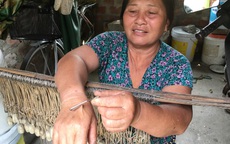 Người phụ nữ gần 40 năm “cướp cơm hà bá” trên sông Lam