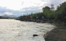 Tìm thấy thi thể 2 nữ sinh đuối nước khi tắm thác ở Lào Cai