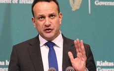 Thủ tướng Ireland trở lại làm bác sĩ chống Covid-19