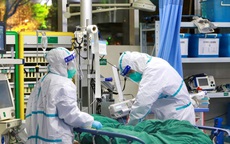 Bệnh nhân 812 ở Hà Nội diễn biến tăng nặng nhanh, phải thở máy