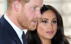 "Món quà" của Meghan Markle và Hoàng tử Harry như "quả bom" hẹn giờ uy hiếp danh dự hoàng gia Anh