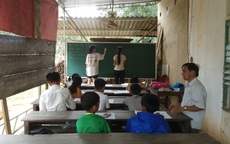 Ông giáo tật nguyền không bằng cấp, gần 30 năm mở lớp dạy học sinh nghèo