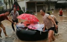 Hình ảnh tang thương của trận mưa lũ lớn tại Trung Quốc khiến 121 người chết, thiệt hại hàng trăm nghìn tỷ đồng
