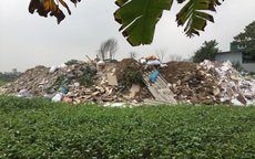 Ba “núi” rác bao quanh, hàng trăm hộ dân Thủ đô “chịu trận”