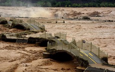 Tin lũ lụt mới nhất ở Trung Quốc: Sập cầu ở thác nước màu vàng lớn nhất thế giới, khách du lịch không được tham quan
