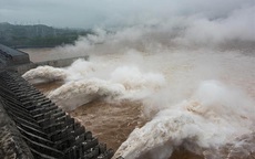 Tin lũ lụt mới nhất ở Trung Quốc: Sông Trường Giang gánh chịu đỉnh lũ lần thứ 5, đập Tam Hiệp một lần nữa bị đe dọa