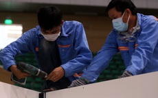 VIDEO: Hàng trăm công nhân gấp rút xây bệnh viện dã chiến tại Đà Nẵng