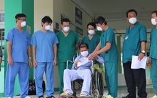 Đà Nẵng: Nam bệnh nhân COVID-19 thoát khỏi "cửa tử" được về nhà